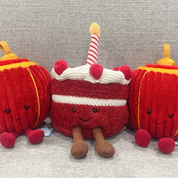 Jellycat Amuseables Cheri Cake Brand New with Tags (BNWT) - Picture 5 of 5